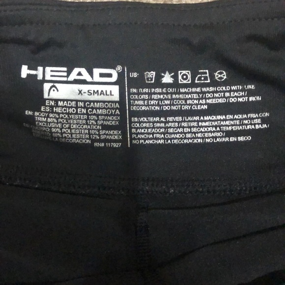 A black tennis skirt - Picture 2 of 2